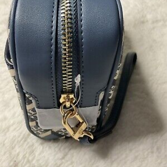 Tory Burch Wristlet - Picture 10 of 16